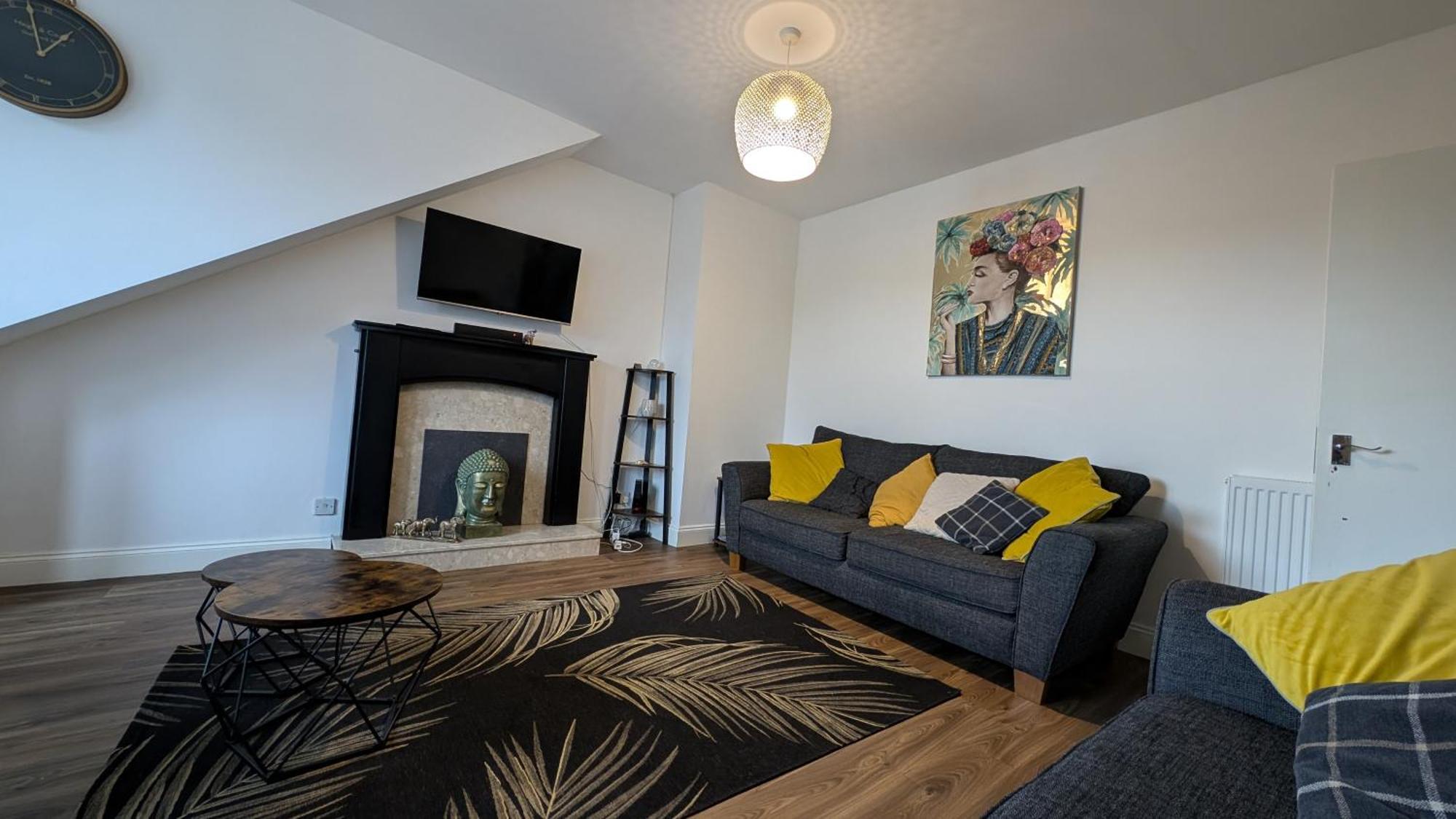 Lovely 2 Bedroom Apartment In Central Location Greenock Exterior foto
