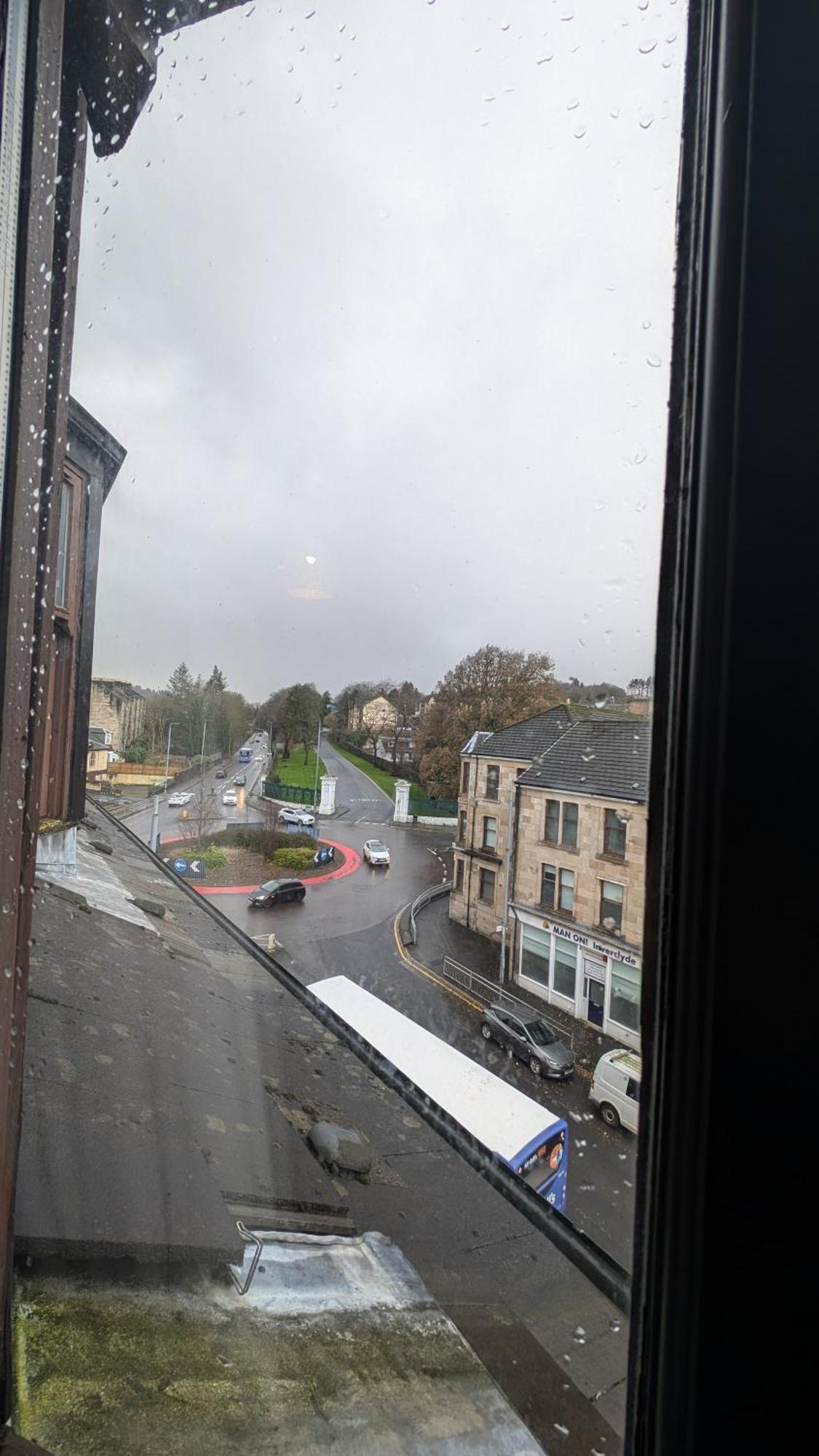 Lovely 2 Bedroom Apartment In Central Location Greenock Exterior foto